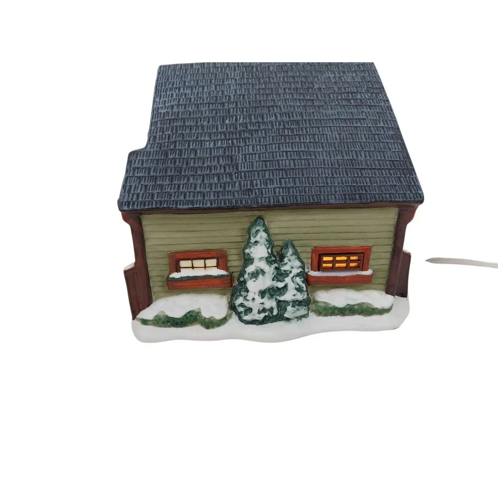 Hawthorne Holiday Memories Village Christmas Grandma's House w/ Light & COA